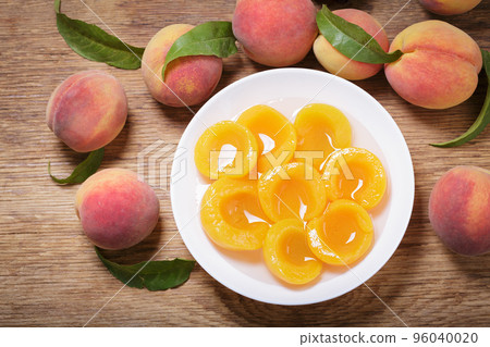 bowl of canned peaches and fresh fruits, top view 96040020