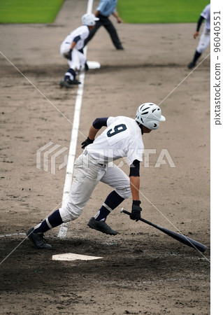 Right batter hitting the ball (high school baseball) 96040551