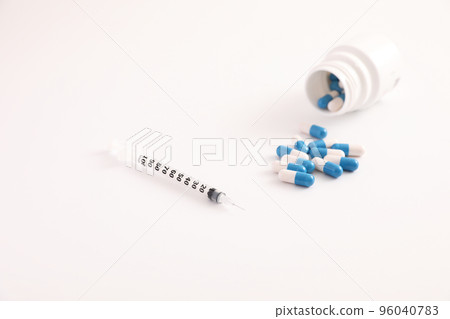Syringe and pill isolated in white background 96040783