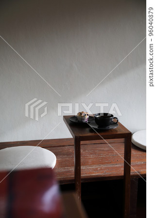 Coffee cup with muffin on wood table in local coffee shop Coffee cup with muffin on wood table in local coffee shop 96040879