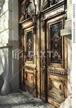 Old wooden doors in beautiful old city 96043035