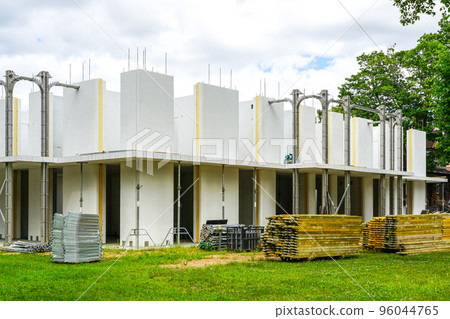 Construction of a new private house according to modern technology using prefabricated panels 96044765
