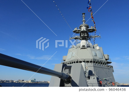 Destroyer's main gun and bridge Self-Defense Ship Maritime Self-Defense Force 96046436