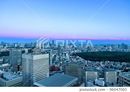 Skyscrapersat sunset in Shinjuku, Tokyo, Japan 96047005