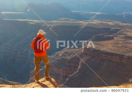 Man on the cliff 96047931