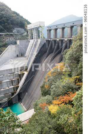 Naga-machi, Tokushima Prefecture Nagayasuguchi Dam in autumn 96048116