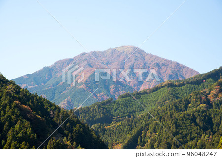 Naka Town, Tokushima Prefecture Mt. Ishidate in autumn Naka Town, Tokushima Prefecture Mt. Ishidate in autumn 96048247