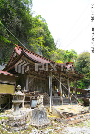 Precincts of Anakadoyama Shrine 2 Takahashi City, Okayama Prefecture 96052178