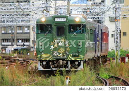 進入下關站 Kiha 47 Series 7000“○○ no Hanashi” 96053370