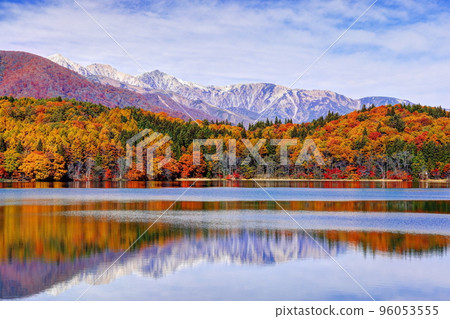 Lake Aoki and the Hakuba mountain range in Kinshu 96053555
