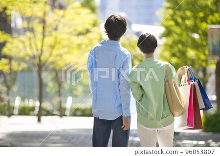 Back view of a young couple enjoying shopping 96053807
