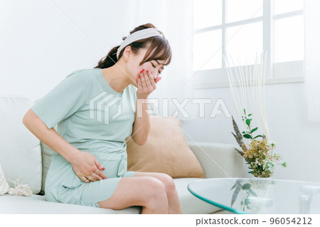 懷孕期間身體不適（孕吐、噁心）的女性 96054212