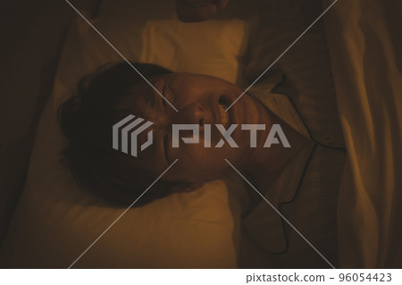 Bedroom and man in his 40s 96054423