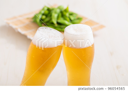 啤酒和毛豆啤酒 96054565