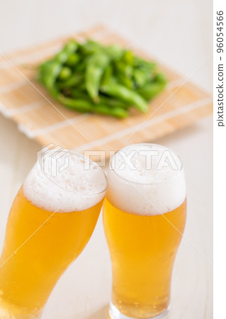 啤酒和毛豆啤酒 啤酒和毛豆啤酒 96054566