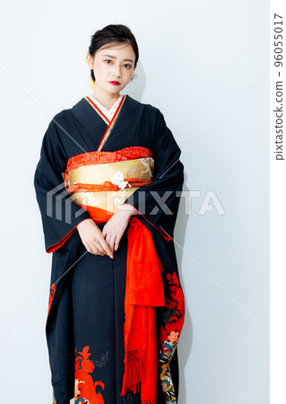 黑色長袖和服的女人 黑色長袖和服的女人 96055017