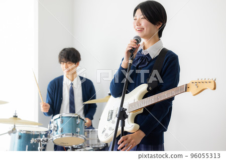 鼓手高中女生鼓班 鼓手高中女生鼓班 96055313