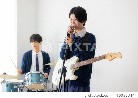 鼓手高中女生鼓班 鼓手高中女生鼓班 96055314