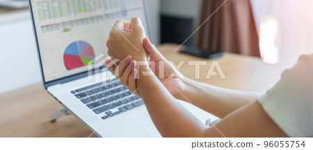 Woman having wrist pain when using laptop computer and mouse during working long time on workplace. De Quervain s tenosynovitis, rheumatism ergonomic, Carpal Tunnel Syndrome or Office syndrome concept Woman having wrist pain when using laptop computer and mouse during working long time on workplace. De Quervain s tenosynovitis, rheumatism ergonomic, Carpal Tunnel Syndrome or Office syndrome concept 96055754