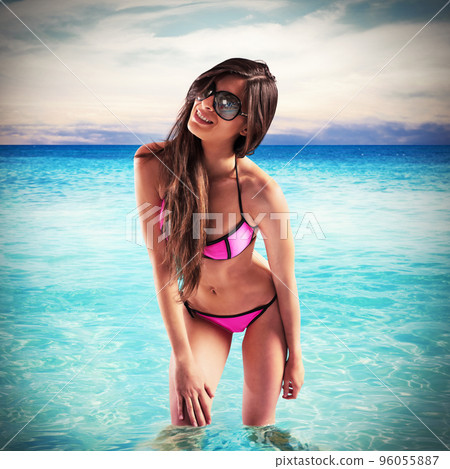 Smiling girl at sea Smiling girl at sea 96055887