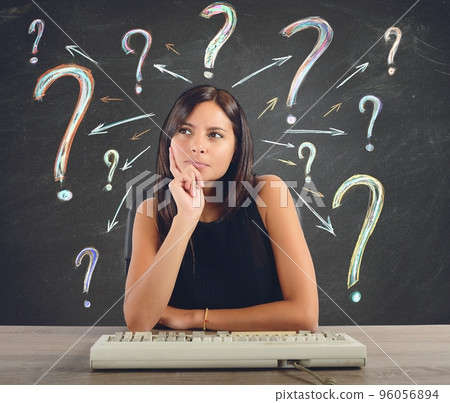 Businesswoman does the questions 96056894