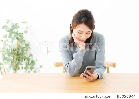 A woman with a cell phone 96056944