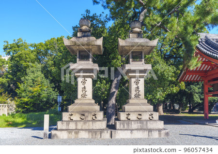 Sumiyoshi Taisha Omotesando, stone lanterns (Sumiyoshi Ward, Osaka City, Osaka Prefecture) Sumiyoshi Taisha Omotesando, stone lanterns (Sumiyoshi Ward, Osaka City, Osaka Prefecture) 96057434
