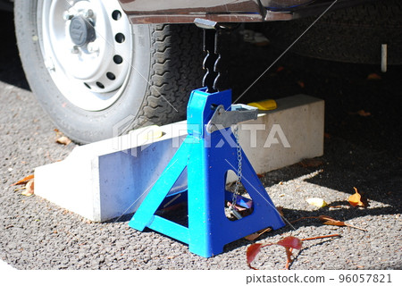 car jacked up car jacked up 96057821