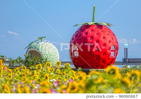 Fruit bus stop Strawberry and melon bus stop [Konagaicho, Isahaya City, Nagasaki Prefecture] 96060867