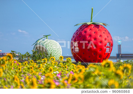 Fruit bus stop Strawberry and melon bus stop [Konagaicho, Isahaya City, Nagasaki Prefecture] 96060868