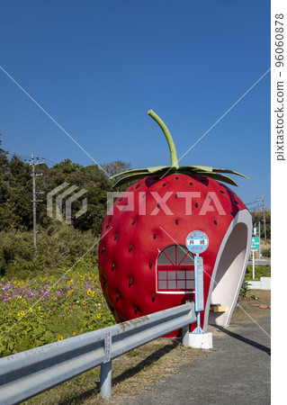 Fruit Bus Stop Strawberry Bus Stop [Konagai Town, Isahaya City, Nagasaki Prefecture] 96060878