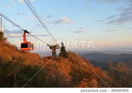從筑波山索道女體山站看到夕陽的貢多拉風景 96060966