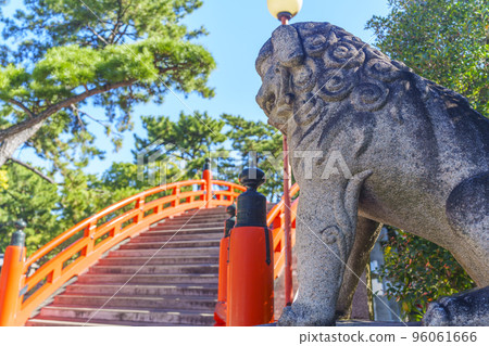 Sumiyoshi Taisha Red Soribashi (Taiko Bridge)--Sumiyoshi Ward, Osaka City, Osaka Prefecture-- 96061666