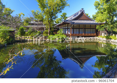 Sumiyoshi Taisha Saikan reflected in the pond Sumiyoshi Taisha Saikan reflected in the pond 96061704
