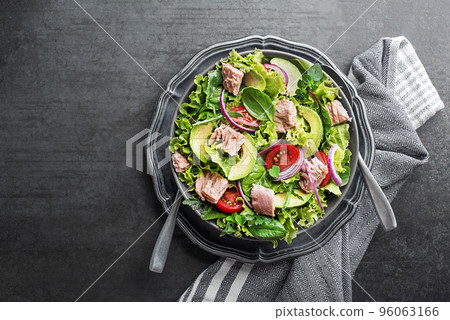 Tuna salad avocado 96063166