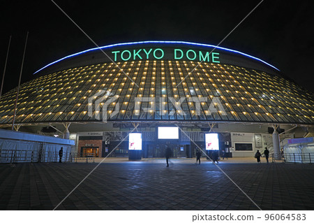 Tokyo Dome at night 96064583
