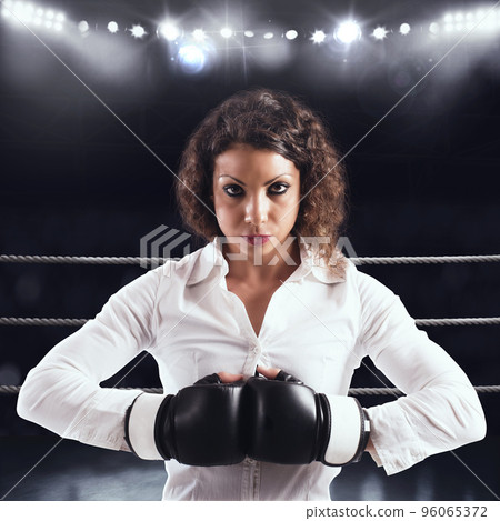 Determined businesswoman Determined businesswoman 96065372
