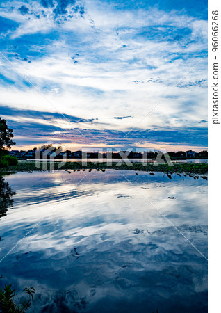 新潟縣兵庫湖的夜景 96066268