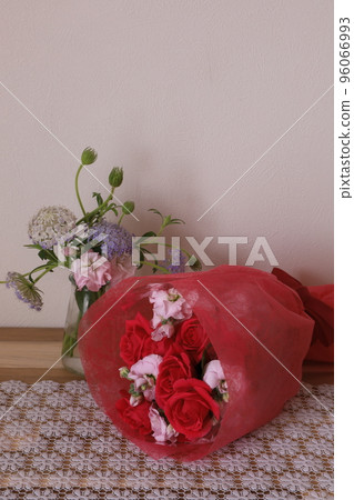 Bouquets and gifts 96066993