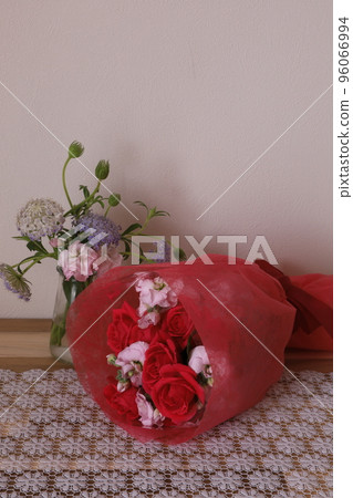 Bouquets and gifts 96066994