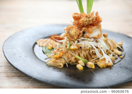 Thai food pad thai fried noodle with shrimp 96068676