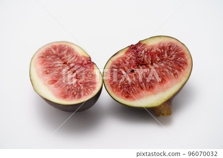 cut black figs cut black figs 96070032