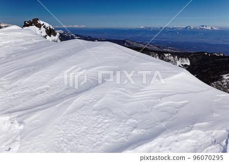 Mt. Asama and Mt. Myoko seen from the Yatsugatake mountain range and Tengudake ridgeline in severe winter 96070295