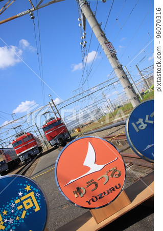 EF81電力機車在奧古機車車輛中心排隊_2022年10月1日拍攝 96070316