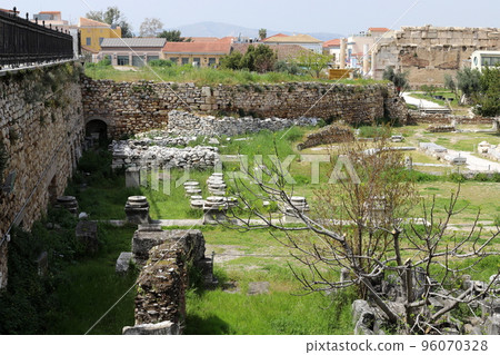 Athens is the capital of modern Greece and the center of ancient Greek civilization. 96070328