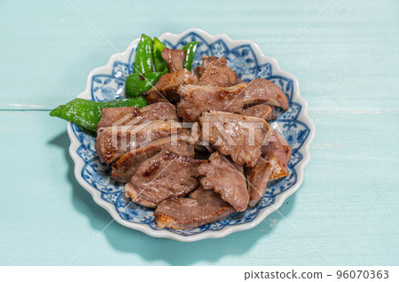 鹽烤舌頭和心臟 96070363