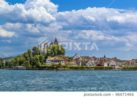 View of Rapperswil, Switzerland View of Rapperswil, Switzerland 96071468