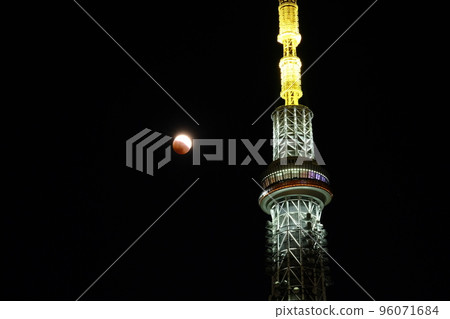 Total lunar eclipse and Tokyo Skytree 96071684