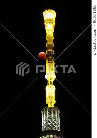 Total lunar eclipse and Tokyo Skytree 96071866