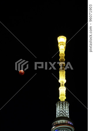 Total lunar eclipse and Tokyo Skytree Total lunar eclipse and Tokyo Skytree 96071903